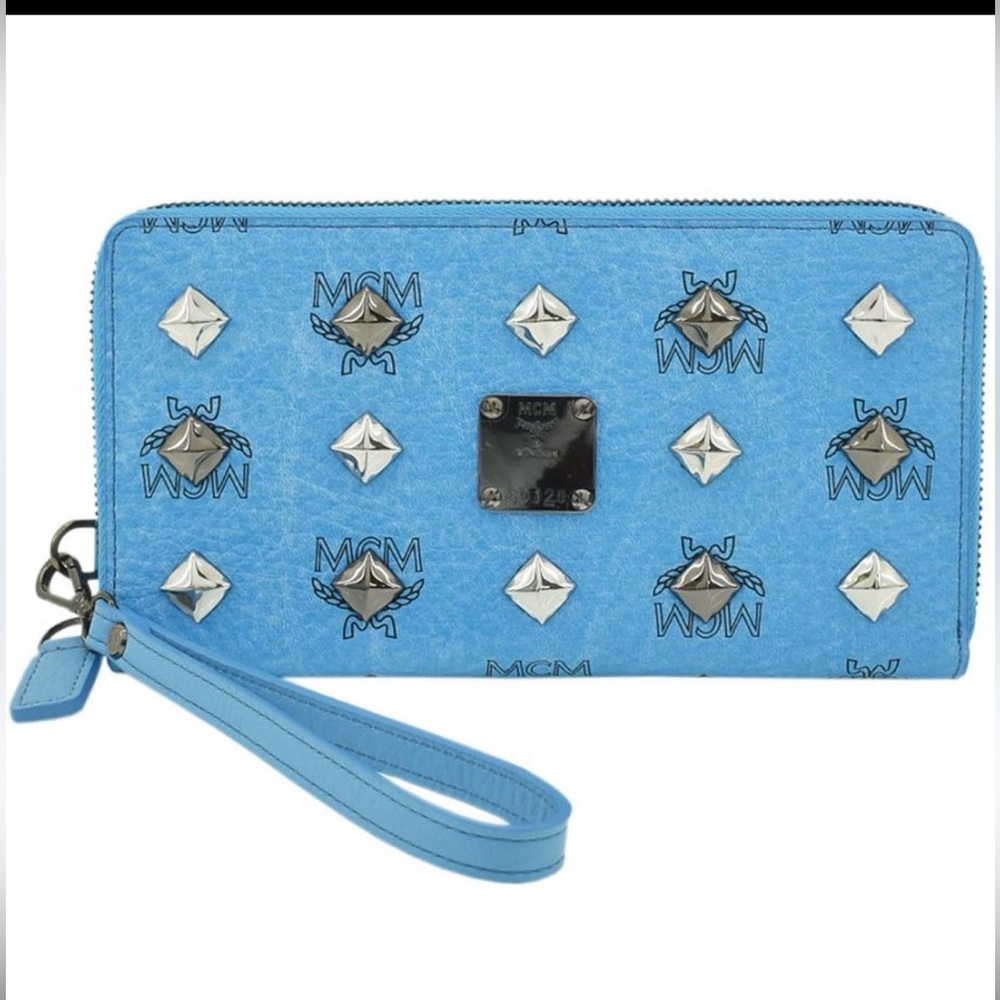MCM Visetos studded Wallet🩵